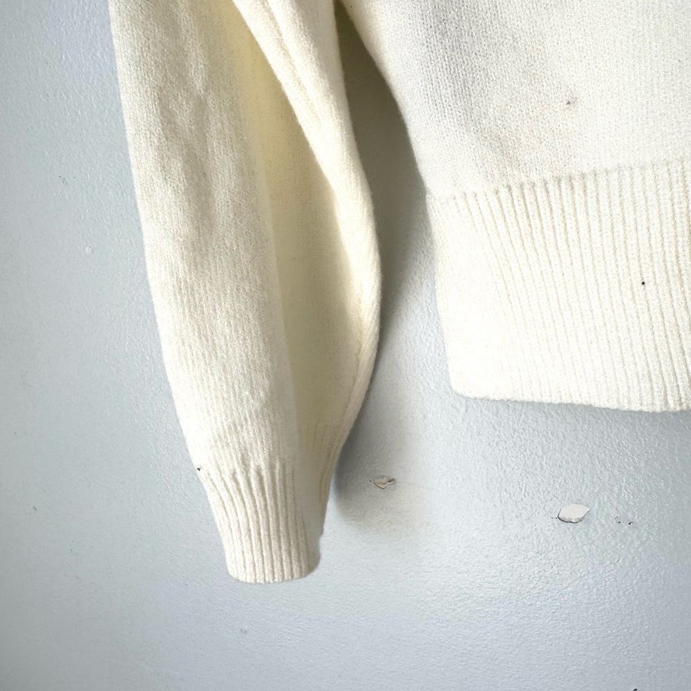 33 Degrees White Sweater with Red LOVE Design Size Small - Picture 7 of 7